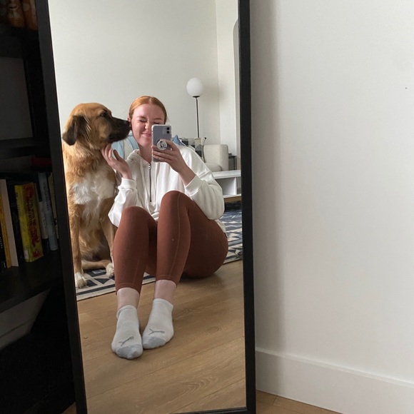 Meet your Posher, Carly - Picture 1 of 7